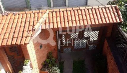 Sobrado com 3 dormitórios sendo 1 suíte á venda na Vila Gustavo