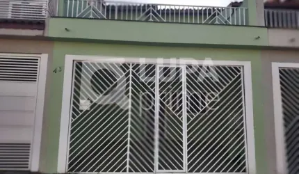Sobrado com 3 dormitórios sendo 1 suíte á venda na Vila Nivi
