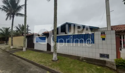 Casa térrea com 3 dormitórios sendo 1 suíte á venda no  Itanhaém