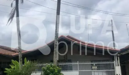 Casa térrea com 3 dormitórios sendo 1 suíte à venda na Praia Grande!