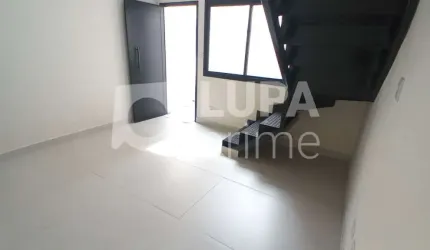 Sobrado com 3 casas, 6 dormitórios e 6 banheiros à venda em Santana