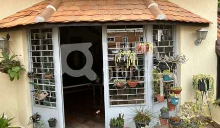 SOBRADO com 3 dormitórios sendo 1 suíte á venda na Vila Irmãos Arnoni