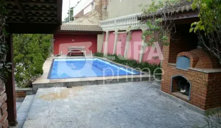 Sobrado com 3 dormitórios sendo 3 suítes á venda no Jardim São Bento
