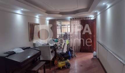 Casa com 2 dormitórios á venda na Vila Amália.