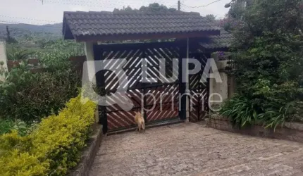 Sobrado com 4 dormitórios sendo 2 suítes á venda no Alpes da Cantareira
