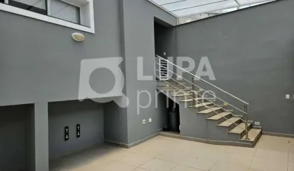 Sobrado com 4 dormitórios sendo 2 suíte á venda na Água Fria