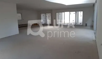 Sobrado com 4 suítes à venda no Tucucurvi