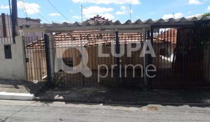 Casa térrea com 2 dormitórios para locação na Vila Mazzei!