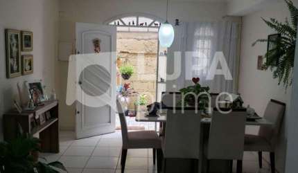 Casa térrea com 3 dormitórios á venda na Vila Dom Pedro II !