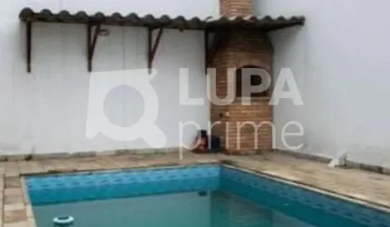 Sobrado com 4 dormitórios á venda na Santa Terezinha