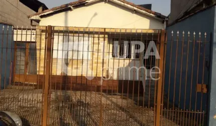 CASA TÉRREA COM 2 QUARTOS E 3 VAGAS DE GARAGEM A VENDA NA VILA MEDEIROS