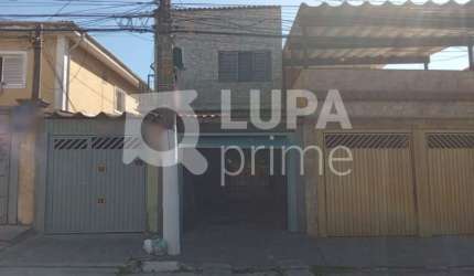 Sobrado com 3 dormitórios sendo 1 suíte á venda na Parada Inglesa