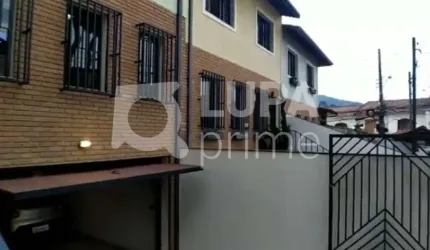 Sobrado com 3 dormitórios sendo 1 suíte á venda no Jardim Virgínia Bianca!