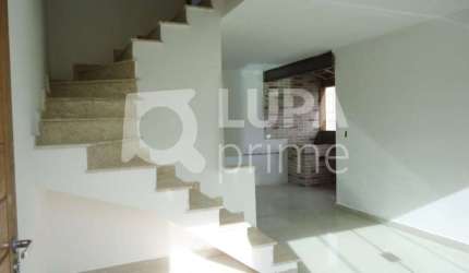 Sobrado com 2 suítes á venda na Vila Leonor!