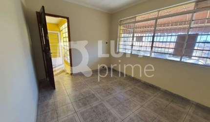 CASA COM 2 QUARTOS E 2 VAGAS DE GARAGEM A VENDA NA VILA MEDEIROS