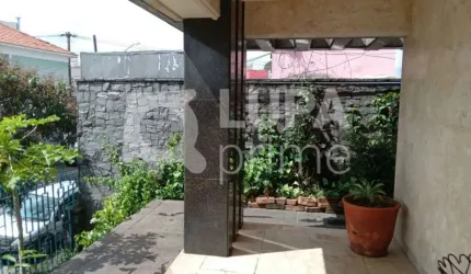 Sobrado som 3 dormitórios sendo 1 suíte á venda no Jardim São Paulo.