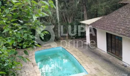 Casa térrea com 3 dormitórios sendo 3 suítes á venda em Mairiporã