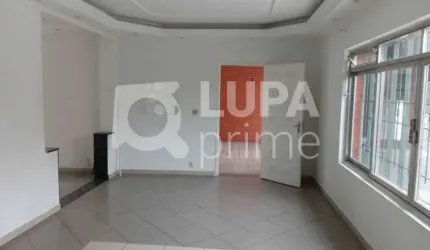 Casa Térrea com 3 dormitórios, sendo 2 suítes e 5 vagas á venda na Vila Santa Terezinha