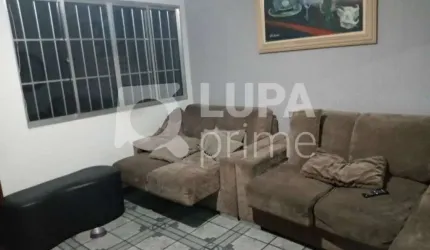 SOBRADO COM 3 QUARTOS E 4 VAGAS DE GARAGEM Á VENDA NA VILA GUSTAVO
