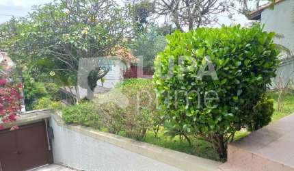 Casa térrea com 3 dormitórios sendo 1 suíte para locação na Vila Irmãos Arnoni!