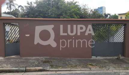 Terreno com 2 casas de 524m² à venda, no Piqueri