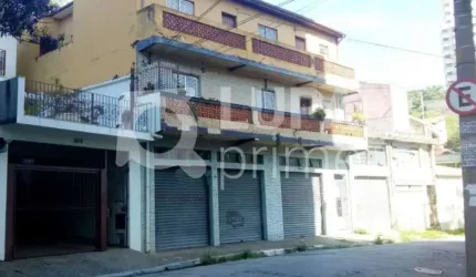 Prédio Comercial à Chora Menino!