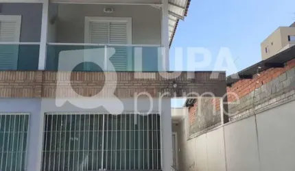 Sobrado com 4 dormitórios sendo suítes á venda em Santa Teresinha