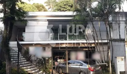 Casa térrea com 3 dormitórios sendo 1 suíte á venda no Barro Branco