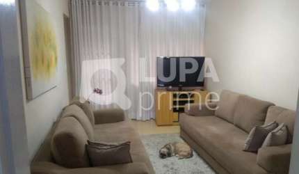 Sobrado a venda na Vila Amélia com 4 dormitórios e 4 vagas de garagem.