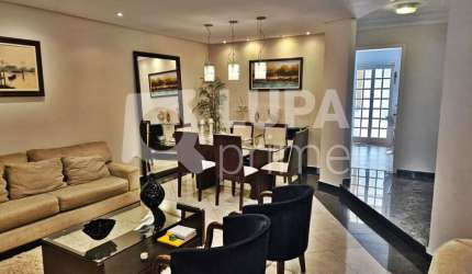 CASA COM 3 QUARTOS E 5 VAGAS DE GARAGEM À VENDA NO JARDIM GUANÇA