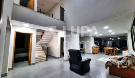 CASA COM 5 QUARTOS E 10 VAGAS DE GARAGEM À VENDA EM GUARAREMA