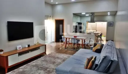 CASA COM 2 QUARTOS E 2 VAGAS DE GARAGEM À VENDA EM ATIBAIA