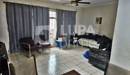 CASA COM 3 QUARTOS E 3 VAGAS DE GARAGEM À VENDA NO PARQUE NOVO MUNDO