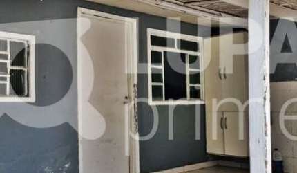 CASA COM 2 QUARTOS E 2 VAGAS DE GARAGEM À VENDA NO PARQUE EDU CHAVES