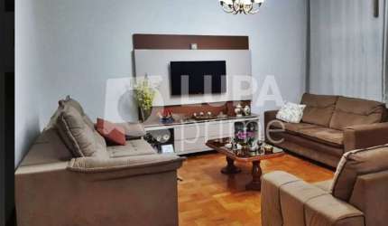 CASA COM 3 QUARTOS E 8 VAGAS DE GARAGEM À VENDA NA VILA MARIA