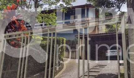 Casa Térrea com 3 dormitórios sendo 1 suíte á venda na Estrada Da Roseira