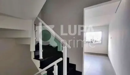 CASA COM 3 QUARTOS E 2 VAGAS DE GARAGEM À VENDA NA PARADA INGLESA