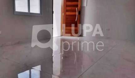 CASA COM 3 QUARTOS E 3 VAGAS DE GARAGEM À VENDA NA VILA CONSTANÇA
