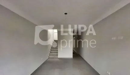 CASA COM 3 QUARTOS E 3 VAGAS DE GARAGEM À VENDA NA VILA GUSTAVO