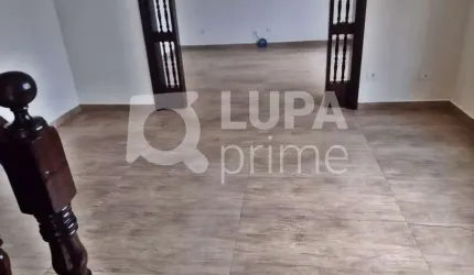 CASA COM 3 QUARTOS E 3 VAGAS DE GARAGEM À VENDA NA VILA MARIA ALTA