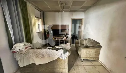 CASA COM 3 QUARTOS E 2 VAGAS DE GARAGEM À VENDA NO JARDIM BRASIL