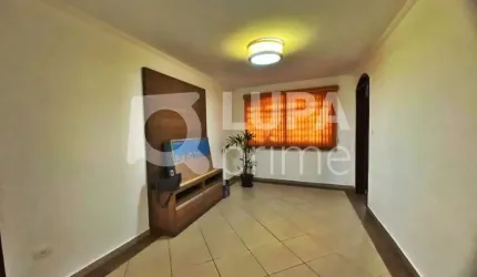 CASA COM 6 QUARTOS E 3 VAGAS DE GARAGEM À VENDA NA VILA MEDEIROS