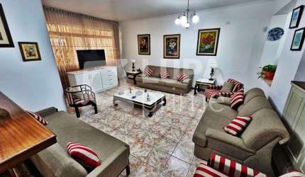CASA COM 3 QUARTOS E 4 VAGAS DE GARAGEM À VENDA NO JARDIM GUANÇA