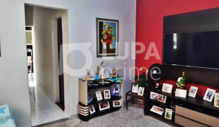 CASA COM 3 QUARTOS E 3 VAGAS DE GARAGEM À VENDA NA VILA SABRINA
