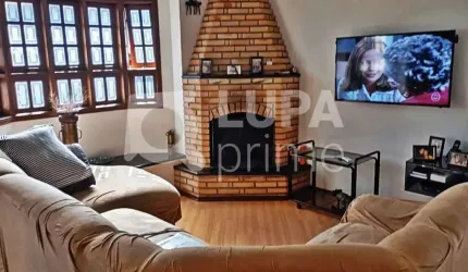CASA COM 4 QUARTOS E 4 VAGAS DE GARAGEM À VENDA NA VILA MARIA ALTA