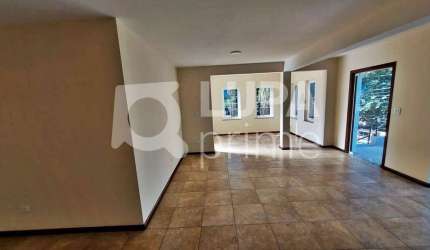 CASA COM 4 QUARTOS E 5 VAGAS DE GARAGEM À VENDA NO MANDAQUI