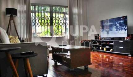 CASA COM 3 QUARTOS E 4 VAGAS DE GARAGEM À VENDA NO JARDIM SÃO PAULO