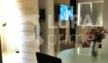 CASA COM 3 QUARTOS E 2 VAGAS DE GARAGEM À VENDA NA VILA NOVA MAZZEI