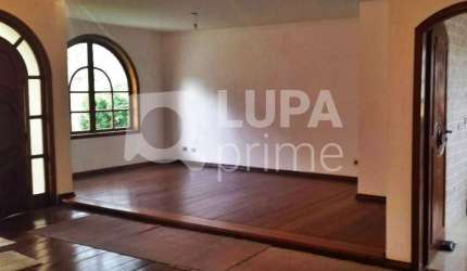 CASA COM 4 QUARTOS E 8 VAGAS DE GARAGEM À VENDA NO TREMEMBÉ