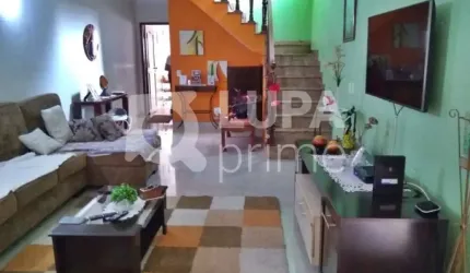 SOBRADO COM 3 QUARTOS E 2 VAGAS DE GARAGEM A VENDA NO JARDIM GUANÇA